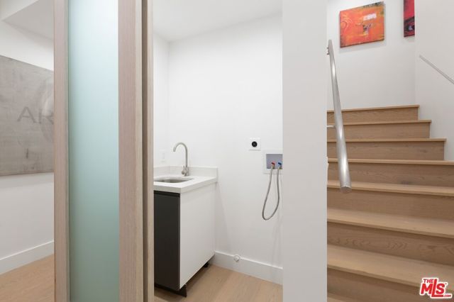 5134 Medina Road, Woodland Hills (los Angeles), CA 91364