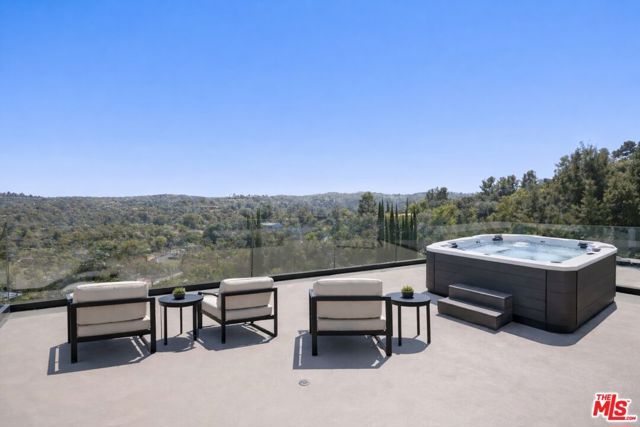 5134 Medina Road, Woodland Hills (los Angeles), CA 91364