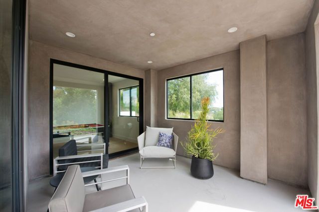 5134 Medina Road, Woodland Hills (los Angeles), CA 91364