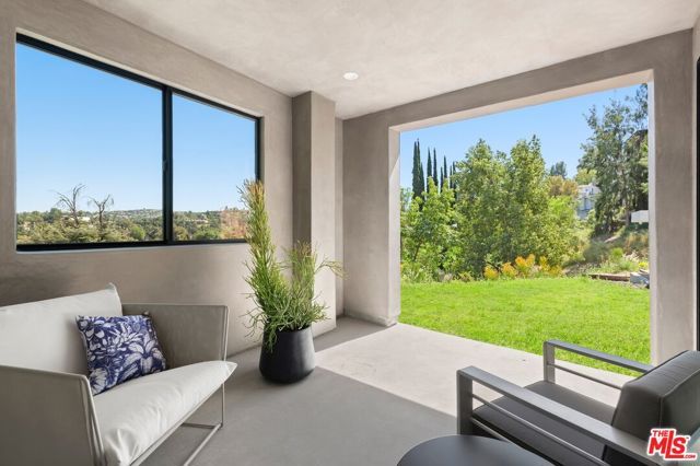 5134 Medina Road, Woodland Hills (los Angeles), CA 91364