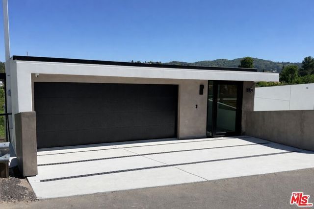 5134 Medina Road, Woodland Hills (los Angeles), CA 91364