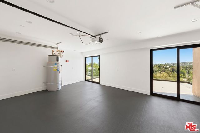 5134 Medina Road, Woodland Hills (los Angeles), CA 91364