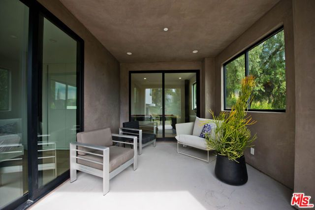 5134 Medina Road, Woodland Hills (los Angeles), CA 91364