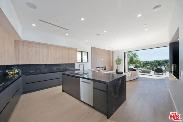 5134 Medina Road, Woodland Hills (los Angeles), CA 91364