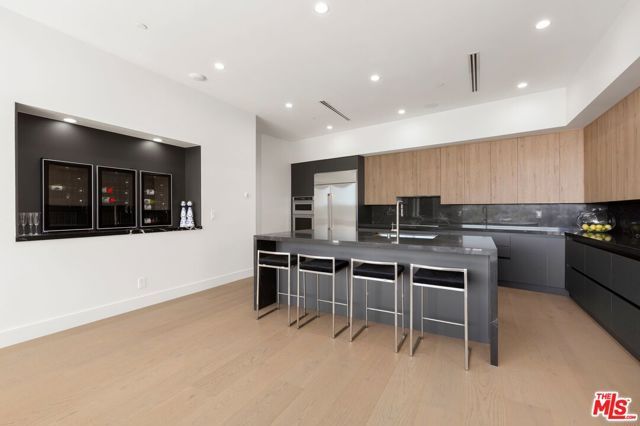 5134 Medina Road, Woodland Hills (los Angeles), CA 91364