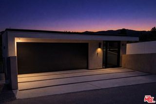 5134 Medina Road, Woodland Hills (los Angeles), CA 91364