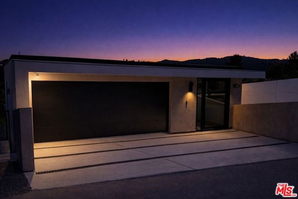 5134 Medina Road, Woodland Hills (los Angeles), CA 91364