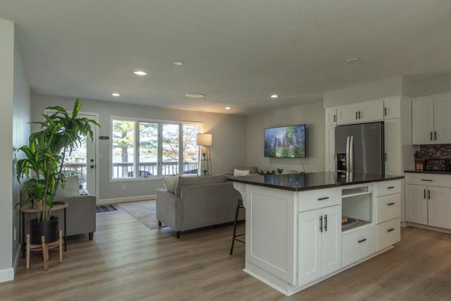 810 Main Street W, Isle, MN 56342