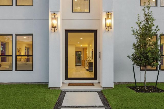 5005 Chestnut Street, Bellaire, TX 77401