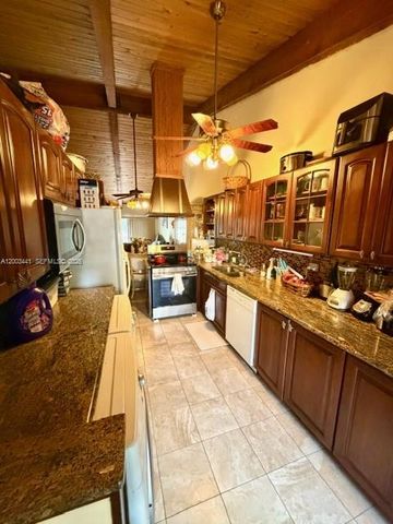10331 Holly Ct, Pembroke Pines, FL 33026