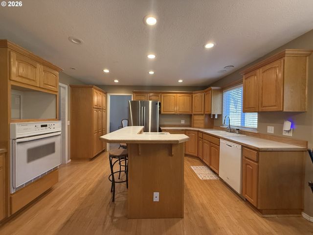 16868 S LIVESAY Rd, Oregon City, OR 97045