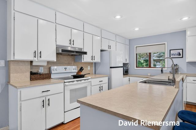 14254 Green Street, Grand Haven, MI 49417