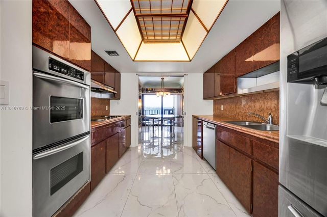 1800 NE 114th St 1103, Miami, FL 33181