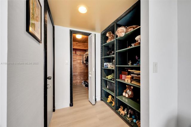 1800 NE 114th St 1103, Miami, FL 33181