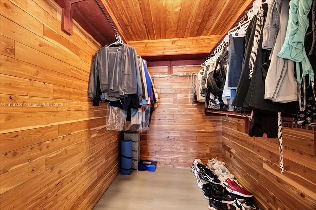 1800 NE 114th St 1103, Miami, FL 33181