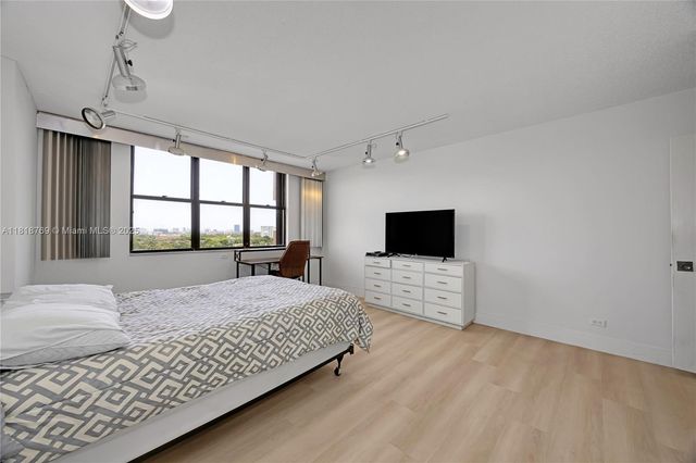 1800 NE 114th St 1103, Miami, FL 33181