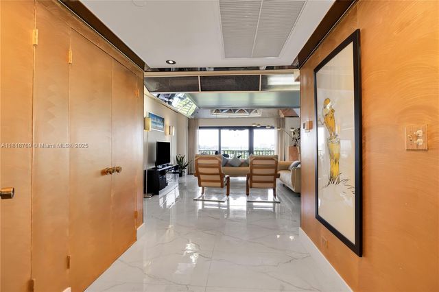 1800 NE 114th St 1103, Miami, FL 33181