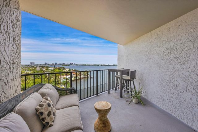 1800 NE 114th St 1103, Miami, FL 33181