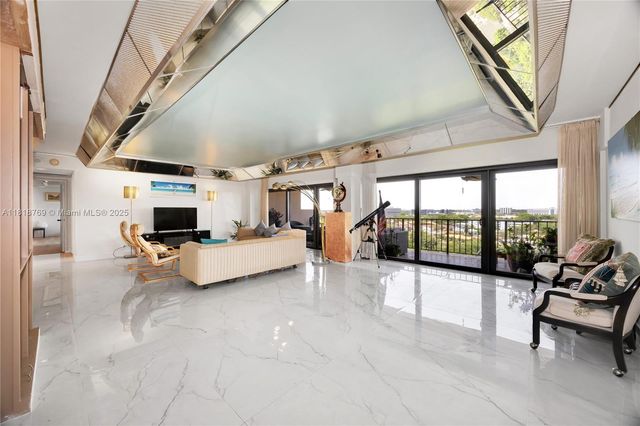 1800 NE 114th St 1103, Miami, FL 33181