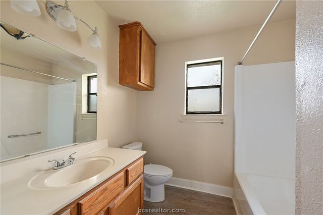 1807 South College, Bryan, TX 77801