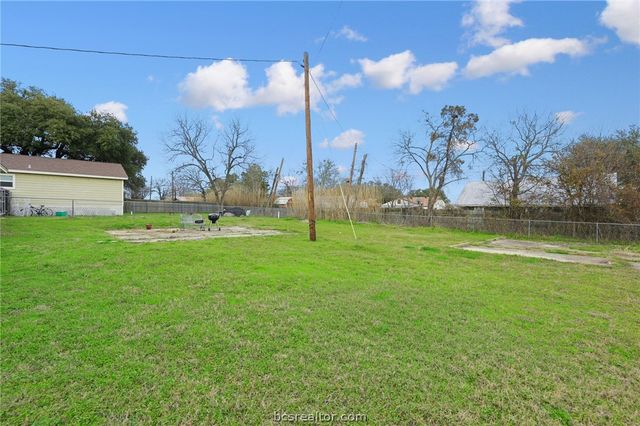 1807 South College, Bryan, TX 77801