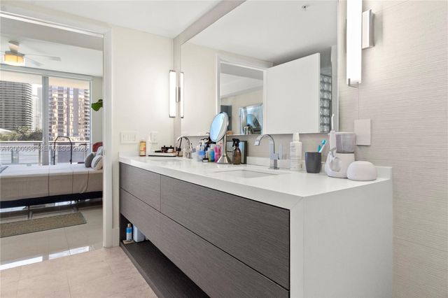 92 SW 3rd St 1202, Miami, FL 33130