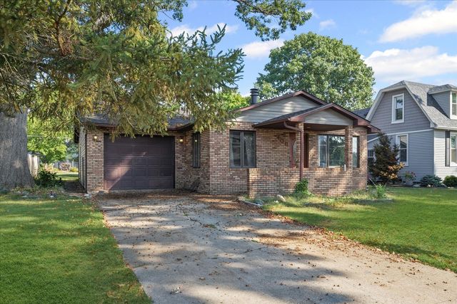 106 E Union Street, Mahomet, IL 61853