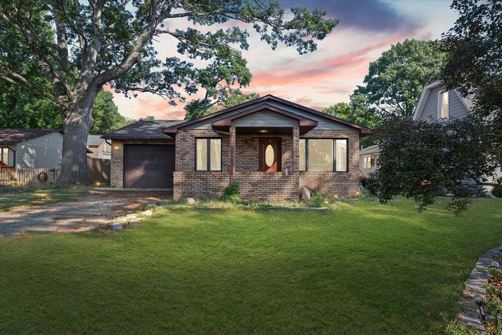 106 E Union Street, Mahomet, IL 61853