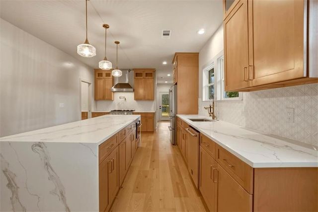 1566 Olympian SW Circle, Atlanta, GA 30310