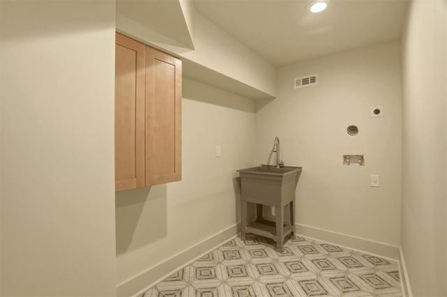 1566 Olympian SW Circle, Atlanta, GA 30310