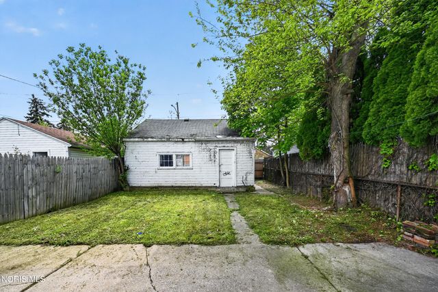 240 Dexter Street, Toledo, OH 43608