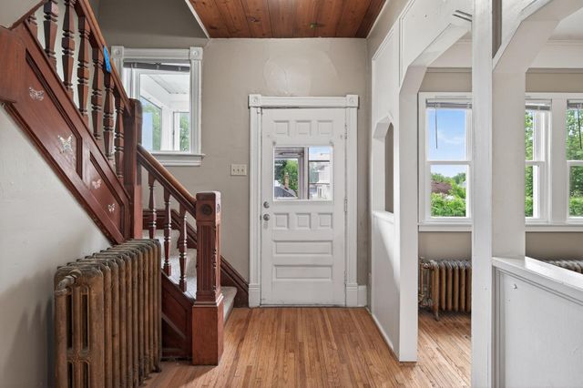 1017 Earl Street, Saint Paul, MN 55106