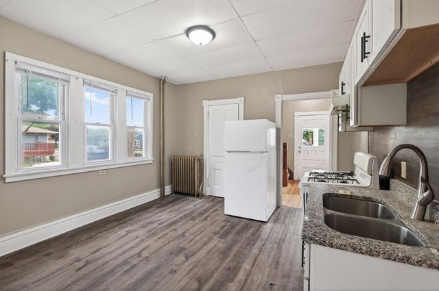 1017 Earl Street, Saint Paul, MN 55106