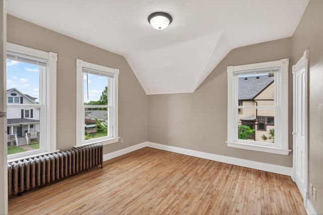1017 Earl Street, Saint Paul, MN 55106