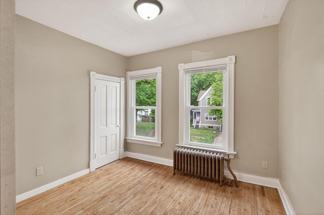 1017 Earl Street, Saint Paul, MN 55106