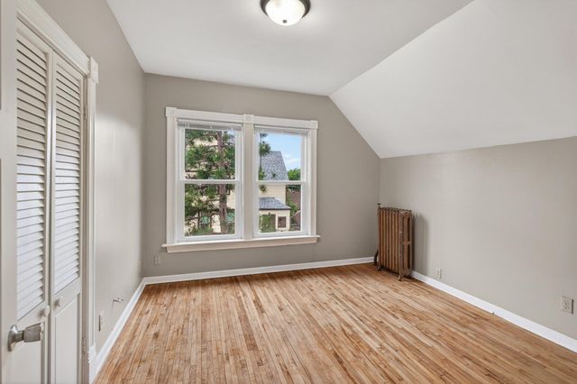 1017 Earl Street, Saint Paul, MN 55106