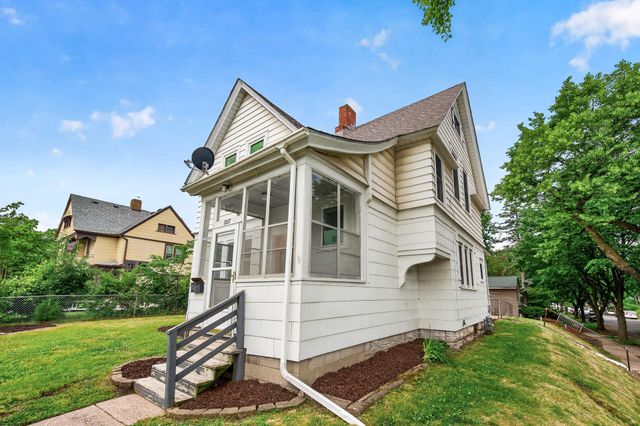 1017 Earl Street, Saint Paul, MN 55106