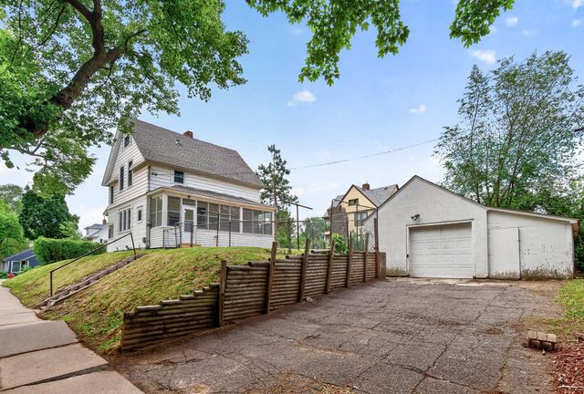 1017 Earl Street, Saint Paul, MN 55106