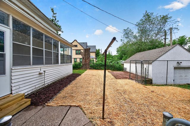 1017 Earl Street, Saint Paul, MN 55106