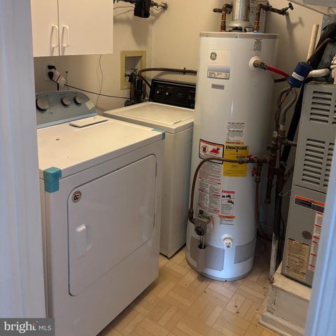 4204-B FENWICK LN, Mount Laurel, NJ 08054