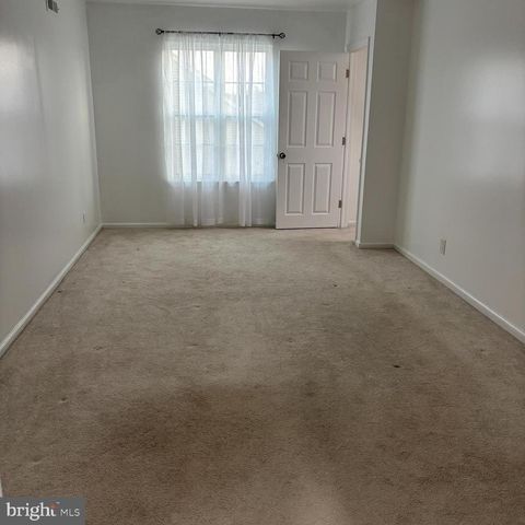 4204-B FENWICK LN, Mount Laurel, NJ 08054