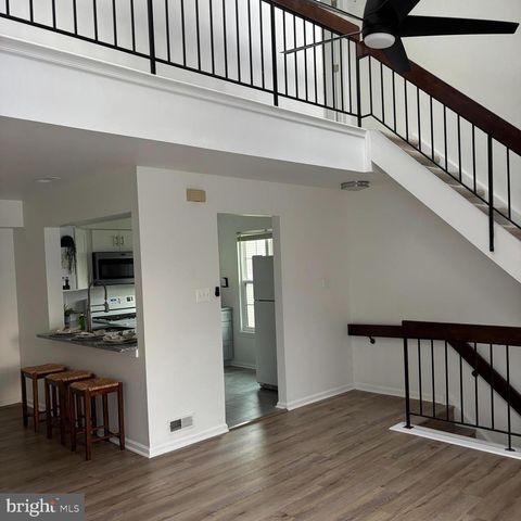 4204-B FENWICK LN, Mount Laurel, NJ 08054