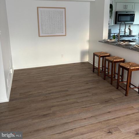 4204-B FENWICK LN, Mount Laurel, NJ 08054