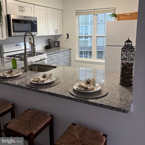 4204-B FENWICK LN, Mount Laurel, NJ 08054