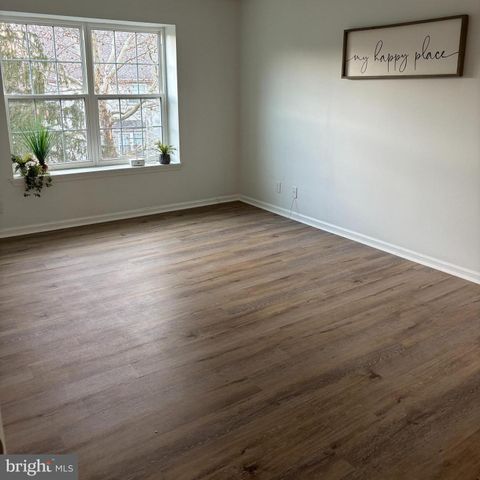 4204-B FENWICK LN, Mount Laurel, NJ 08054