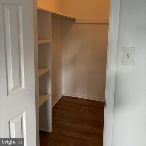 4204-B FENWICK LN, Mount Laurel, NJ 08054