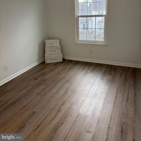 4204-B FENWICK LN, Mount Laurel, NJ 08054