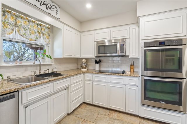 8446 Par Lane, Rogers, AR 72756