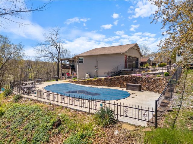 8446 Par Lane, Rogers, AR 72756