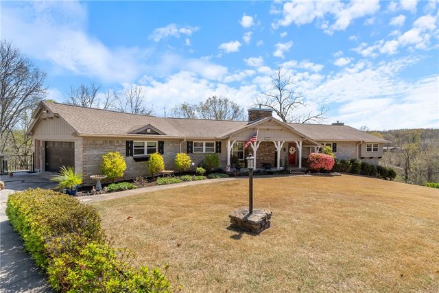 8446 Par Lane, Rogers, AR 72756